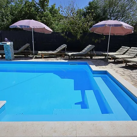 By Interhome Labin (Dalmatia)